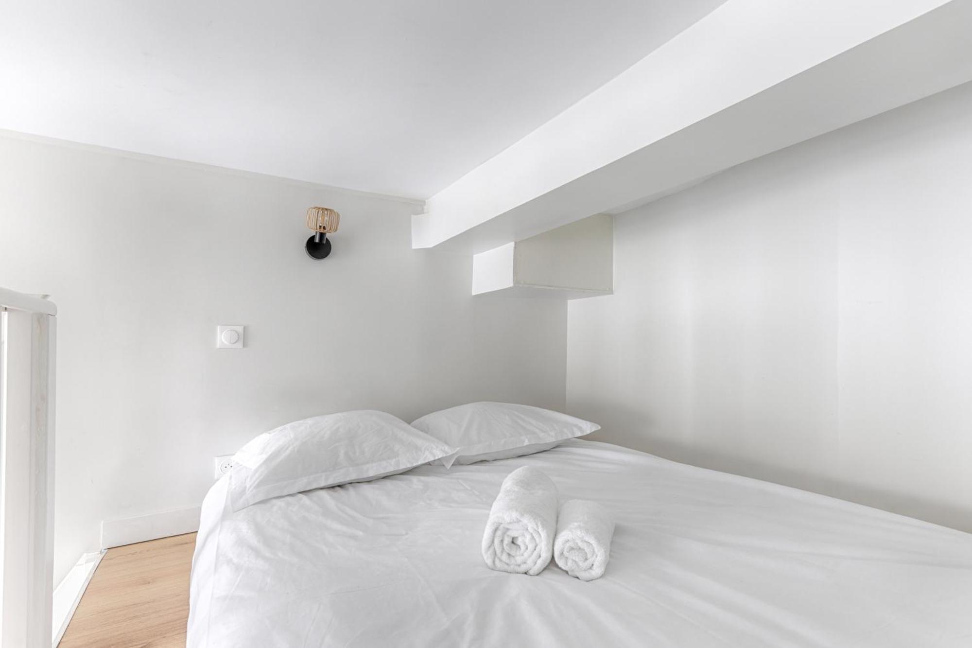 Loft De Charme An Coeur Des Batignolles Appartamento Parigi